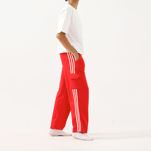 Pantalones de chándal acampanados de forro polar medio para hombre con logo personalizado, estilo casual, holgados, para exteriores, con rayas laterales, estilo hip hop, de corte oversize y holgado. - Product Image 4