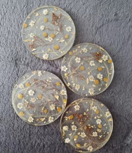 Dessous de verre en résine blanche avec motif floral bleu Dessous de verre décoratif élégant pour table à manger Table basse et cuisine - Product Image 3