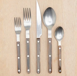 Juego de Cubiertos de Acero Inoxidable de Larga Duración con Atractivas Mangos de Madera Diseñados para Cocinas Modernas y Decoración Elegante - Product Image 6