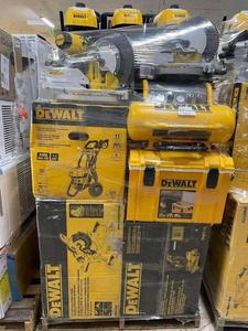 Compresseur d'air DeWalt de 18 gallons avec tuyau et régulateur de pression, outils de construction robustes, fabrication américaine - Product Image 3