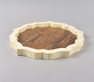 Tabla de Cortar de Cocina de Madera Pulida con Diseño Personalizado, Moderna y Elegante - Product Image 1