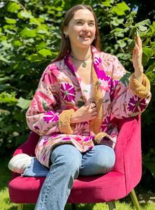 Veste Duster en Velours Rose Suzani Brodée Brillante 2025 |   Veste de festival ouzbek |   Vêtement d'extérieur de style kimono vintage de la meilleure qualité - Product Image 6