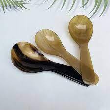 Cuillère en corne naturelle écologique faite à la main avec manche incurvé, cuillère en corne de buffle polie, couverts - Product Image 5