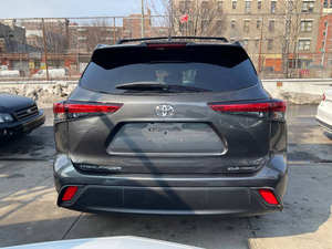 โตโยต้า ไฮแลนเดอร์ XLE ปี 2022 สภาพดีเยี่ยม มือสอง - Product Image 4