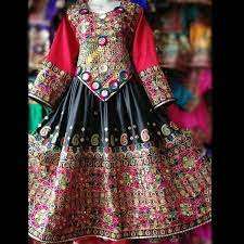 Robe de filles traditionnelles de haute qualité correspondant aux tenues Kuchi pour les familles vêtements de fête en soie utilisation quotidienne prix de gros attractifs - Product Image 3