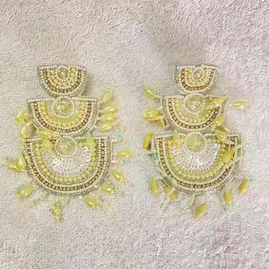 Pendientes de botón bordados con forma de flor multicolor, joyería artesanal vibrante para fiestas de MD Handicrafts - Product Image 5