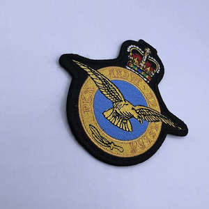 Écussons tissés en sergé thermocollants personnalisés pour vêtements, broderie de logo sur mesure, badges 2025 pour chapeaux - Product Image 2