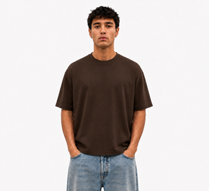 Tee-shirt Heritage entièrement fabriqué en Italie en coton dense 220 g/m² conçu pour les hommes qui aiment le style Streetwear et un marron urbain Boxy - Product Image 1