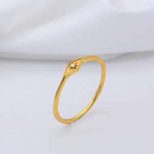 Venta al por mayor 18K Gold-Filled Starburst Design Anillo de latón Cute Minimalist Engagement Joyería de moda para hombres y mujeres - Product Image 3