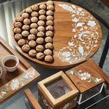 Plateau de service moderne en bois et nacre pour desserts au chocolat, idéal pour la maison de luxe et l'utilisation pendant le Ramadan - Product Image 2
