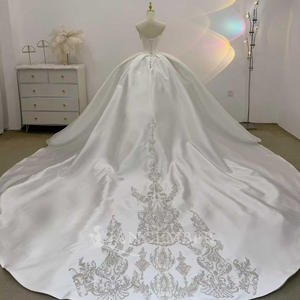 Vestido de Novia de Encaje con Flores y Cristales, Estilo Princesa Moderna, para JJ125, con Cola de Capilla, Largo hasta el Suelo - Product Image 2