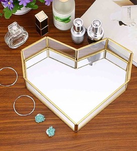 Bandeja de tocador de latón y vidrio en forma de corazón para decoración del hogar para uso en vajilla - Product Image 2