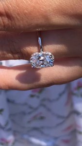 Anillo de compromiso de diamante de corte ovalado cultivado en laboratorio certificado por IGI, lujoso AJUSTE DE Halo Pave, anillo de regalo fino de estilo moderno de oro sólido de 14kt - Product Image 5