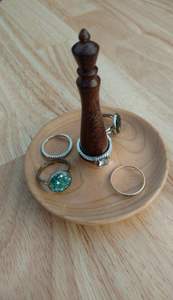 Doble pantalla única en un solo soporte de anillo de madera moderno hecho a mano es una impresionante fusión de funcionalidad y elegancia Diseñado - Product Image 3