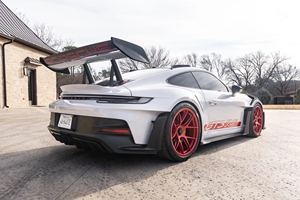 Porsche 911 GT3 RS Weissach 2024, Motor de Seis Cilindros en Línea de 4.0 Litros, Transmisión Automática PDK de Doble Embrague de Siete Velocidades - Product Image 3