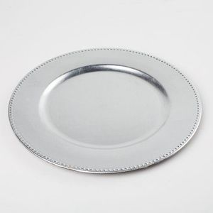 Plato de presentación metálico color plata, perfecto para crear una experiencia gastronómica de lujo con un brillo y artesanía inigualables. - Product Image 2
