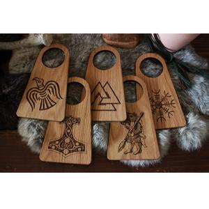 Soporte de exhibición de cuerno vikingo grabado con láser de madera hecho a mano de estilo antiguo a la venta a granel de La India - Product Image 5