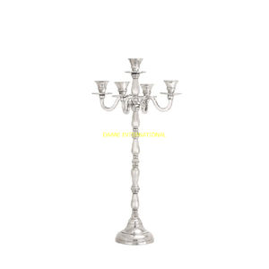Candélabre en or à 5 bras avec bougeoirs en perles de cristal Support de bougie de pièce maîtresse de mariage élégant pour les fêtes, les événements et les hôtels - Product Image 5