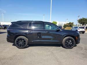 Chevrolet Traverse RS 2024 USADO, Limpio, Tracción Delantera, Volante a la Izquierda, Automático, Neumáticos R20, Asientos de Cuero, 7 Asientos, Techo Corredizo, Interior Oscuro - Product Image 2