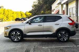 Excelente XC40 B5 Ultimate 2023 Usado, Volante a la Izquierda, Rines de Aleación R18 Oscuros, Tracción en las Cuatro Ruedas, Asientos de Cuero, Sistema de Navegación, Encendido Remoto - Product Image 2