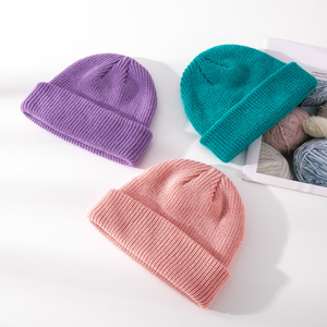 Ensemble de bonnet en jacquard en tricot uni personnalisé bonnet d'hiver en acrylique doux avec manchette pliée pour hommes femmes en 6 couleurs unies à la mode - Product Image 4