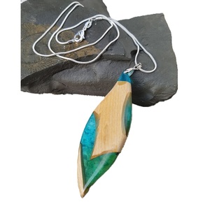 Collar con colgante de barra de resina de madera artesanal único de la India para hombres y mujeres Regalo elegante para volver a la escuela y regalos - Product Image 1