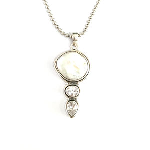 Pendentif multi-pierres de 13,2 grammes avec coquillage comme pierre principale, serti par technologie d'incrustation - Product Image 1