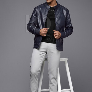 Chaqueta de Cuero Vacuno para Hombre de Alta Calidad, Diseño Atemporal con Cierre de Cremallera, Perfecta para Atuendos Casuales de Invierno - Product Image 3