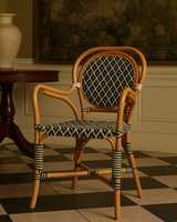 Chaise de salle à manger en rotin minimaliste de luxe Parfaite pour les hôtels, villas, appartements, parcs et chambres à coucher intérieurs/extérieurs