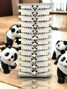 Pulsera de hilo con figuras de vidrio hechas a mano - Product Image 5