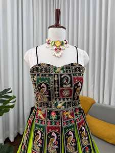 ชุดเลเฮนกาพรีเมียม รุ่น 5000 ซีรีส์ พร้อมงานปักดิ้นดีไซน์พิเศษและผ้าจอร์เจต์เทียม ตัดเย็บสำเร็จ ไซส์ 44 - Product Image 4