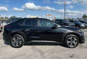 SUV électrique moderne 2023 BZ4X XLE 4 portes à faible kilométrage, avec habitacle spacieux, charge rapide et double moteur pour une accélération rapide - Product Image 4