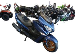 Motocicleta/Scooter Todoterreno de Gasolina, Monocilíndrica, DOHC, de 4 Tiempos y 400cc, Refrigerada por Líquido, Modelo Especial 2026 Burgman 400, en Venta - Product Image 3