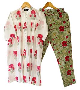Marigold Kurta rose avec pantalon en blocs vert style indien mode Kurti et pantalon de haute qualité du fabricant indien - Product Image 1