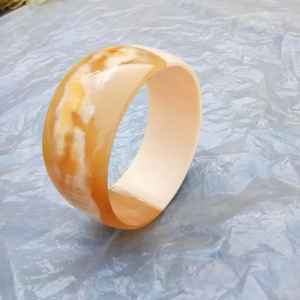 Bracelet manchette large en résine colorée irrégulière tendance, bracelet en résine artisanal à bas prix - Product Image 6