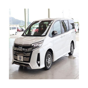 Sièges en cuir de haute qualité, d'occasion, pour Noah SUV AWD, intérieur foncé, à vendre - Product Image 4