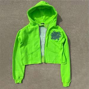 Top corto lavado con ácido y cremallera personalizado con parche bordado con apliques desgastados Sudadera con capucha recortada - Product Image 4