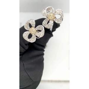 ต่างหูเพชรแท้ธรรมชาติ รับรองโดย IGI เครื่องประดับทองคำสุดหรูสำหรับผู้หญิง - Product Image 6