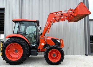 Tractor Kubota M7060 Usado con Cabina |   Tractor Agrícola Hidráulico 4x4 |   Tractor agrícola Kubota M7060 4WD con toma de fuerza en venta - Product Image 4