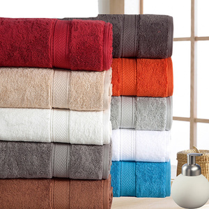 Serviettes éponge en coton léger de qualité durable avec des techniques non tissées de couleur unie - Product Image 1