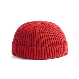 Bonnet en tricot personnalisé de marque privée en couleur en gros Bonnet de pêcheur à manchettes courtes avec logo pour hommes - Product Image 6