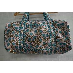 Sac de voyage matelassé en coton écologique imprimé à la main avec fermeture éclair, motif floral, léger, style bohème, luxe, pour le week-end - Product Image 2