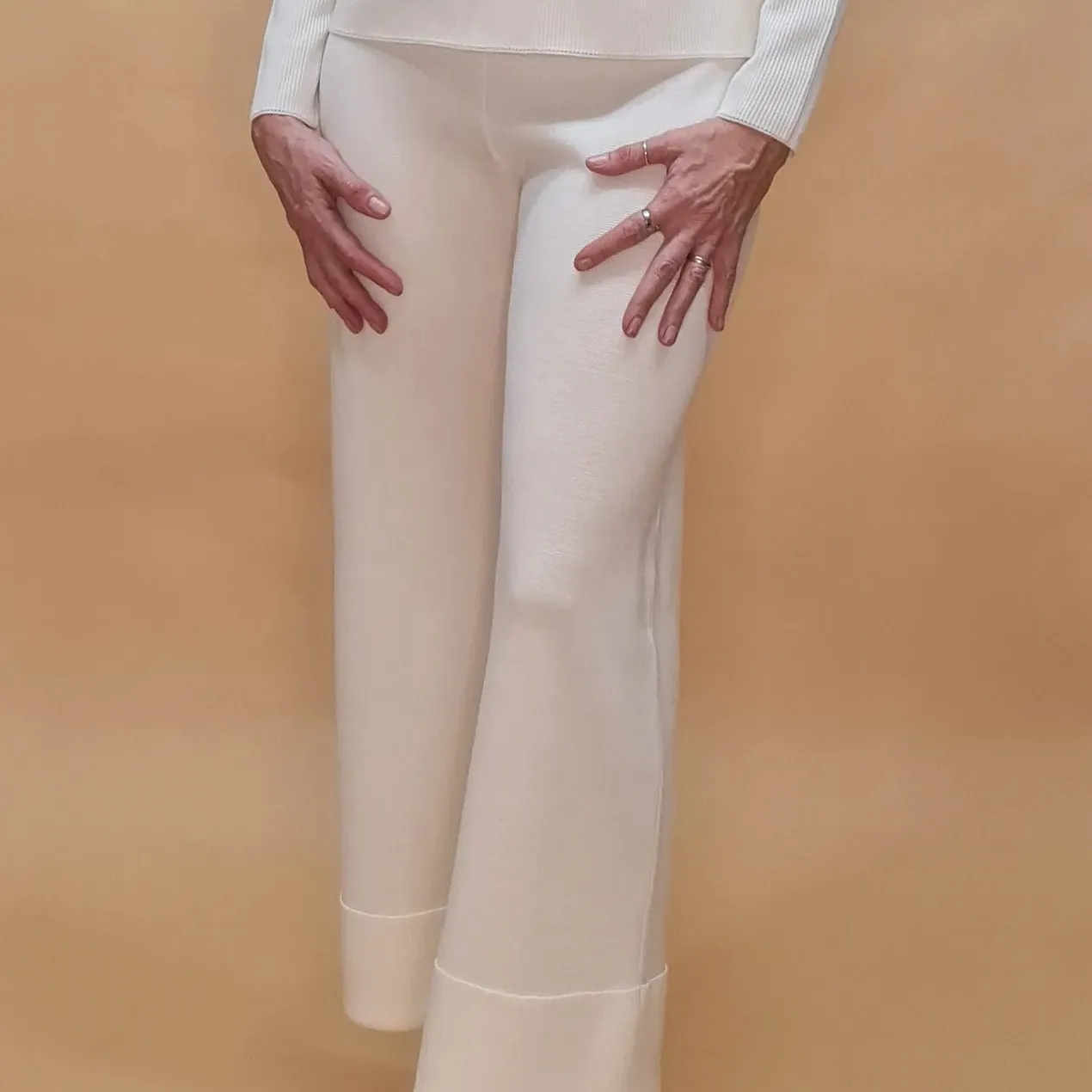 Pantalones de pierna ancha con dobladillo alto en el dobladillo con cintura elástica, suave 100% lana merino extrafina artesanal Made in Italy blanco