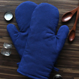 Guantes de Cocina Acolchados de Algodón Puro con Impresión Personalizada de Calidad Premium para un Uso Seguro y Cómodo en la Cocina - Product Image 1