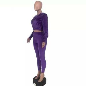 Ensemble de survêtement décontracté en velours deux pièces pour femme : crop top à capuche et pantalon à taille élastique – Tenue de sport et jogging - Product Image 4