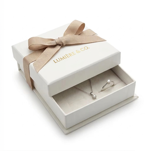 Boîte à bijoux rigide en papier enduit écologique, petite et rectangulaire, personnalisée, pour bagues et clous d'oreilles, avec <span class=keywords><strong>insert</strong></span> en mousse pour occasions spéciales - Product Image 1