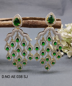 Elegantes pendientes colgantes ligeros con aspecto moderno único diseñados para la comodidad y la moda diaria de mujeres y niñas de la India - Product Image 2