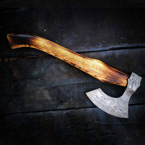 Hache de plein air en acier de Damas, motif fait main, avec long manche en bois, pour le camping, l'aventure, la chasse et l'équipement de survie - Product Image 1