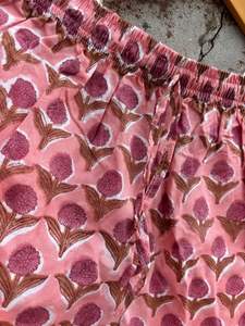 Short d'été unisexe 100% en coton biologique, vêtements de plage faits à la main, vêtements de nuit décontractés de Pune Elastic-Tenues de plage pour femmes - Product Image 3