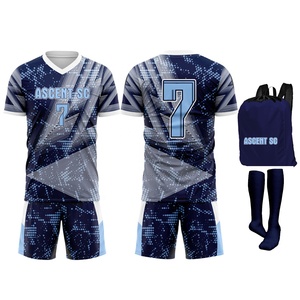 Ensemble de vêtements de football personnalisés de haute qualité, légers, 100% polyester, respirants, extensibles, manches courtes, taille élastique, col en V, sport - Product Image 1